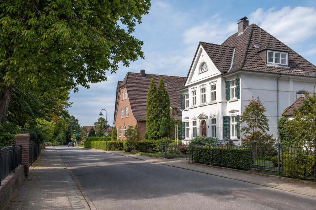 Residential street and greenery in Reinbek, Schleswig-Holstein